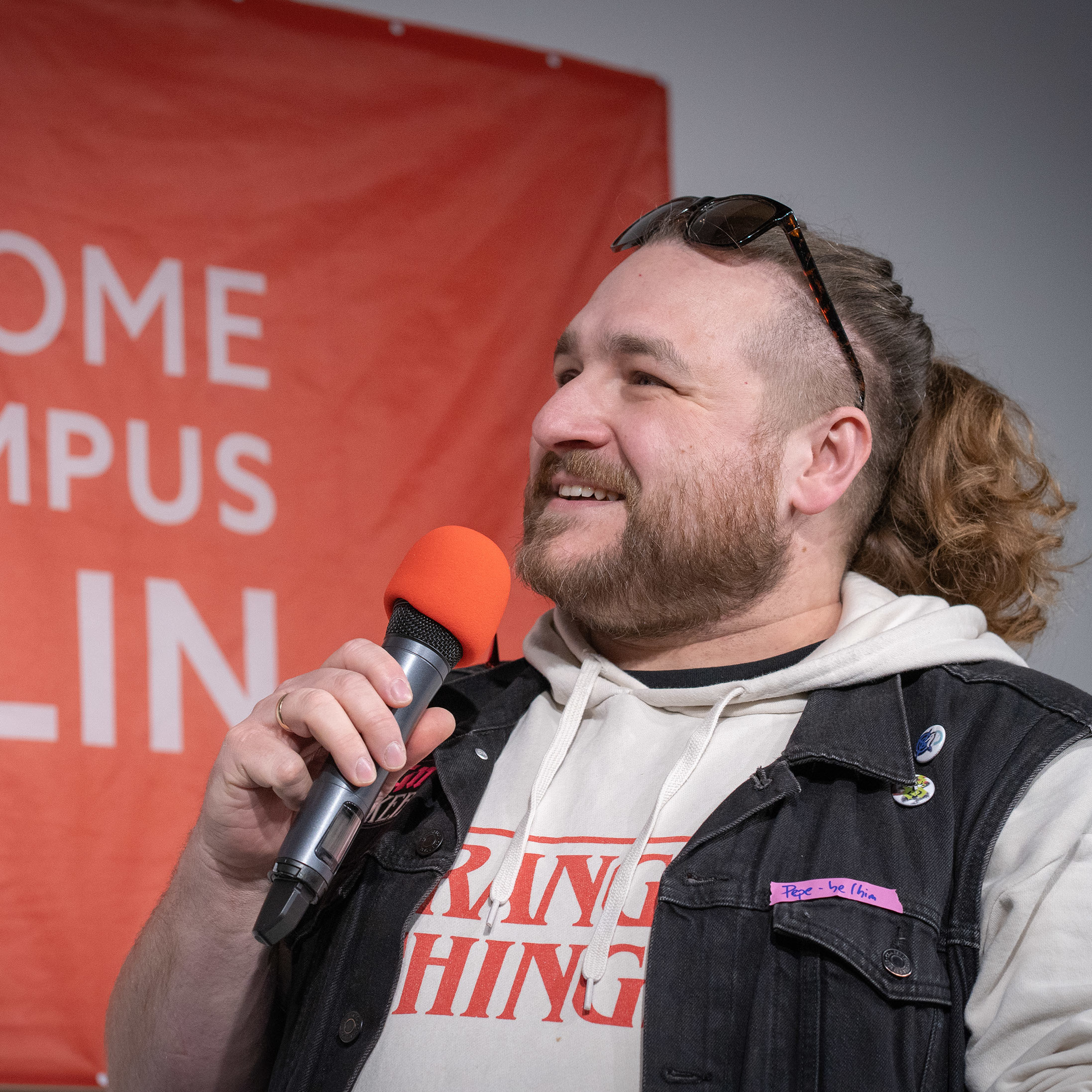 Alexander Pieper hosting the Opsec for Gamedevelopers talk at UE Berlin. Photo by Julian Dasgupta
